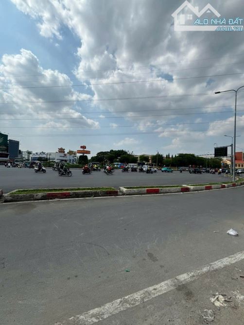 Bán nhà mặt tiền 4 tầng BTCT đường Nguyễn Văn Luông phường 12 quận 6 - 9