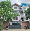 BÁN BIỆT THỰ CẦU BƯU. HÀ ĐÔNG. 140M2 - 4 TẦNG. VEW VƯỜN HOA.  VỈA HÈ RỘNG.