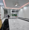 Nhà ngay mặt phố KIM GIANG-55m2-4 tầng-lô góc 3 thoáng-Oto chạy qua nhà-tầm tiền 11 tỷ