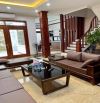 Bán nhà mặt phố 2 chiều Quận Đống Đa. Nhà đẹp có dòng tiền cho thuê, vỉa hè 5m. Nở hậu