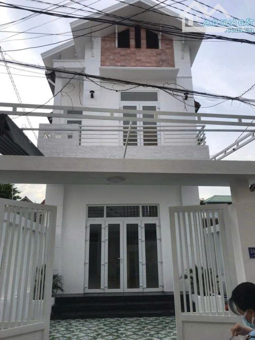 Bán nhà 3 tầng 5 phòng ngủ Kiệt ôtô Lê Thánh Tôn, TP Huế, sát bên Đại Nội Huế, chỉ 3,8 tỷ
