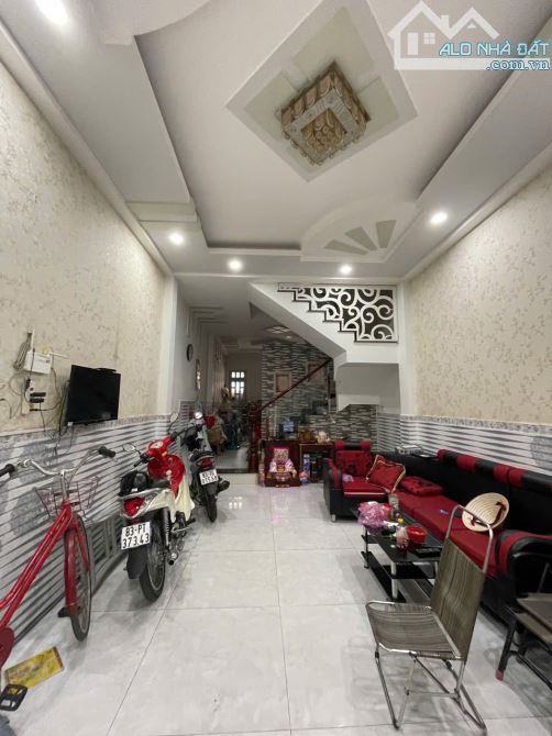 Bán Nhà Đẹp Đường 4m  Khu Cao Lỗ - 4m x 13m - 52m.2- 3 lầu- 3PN Sát Trung Tâm Thương Mại