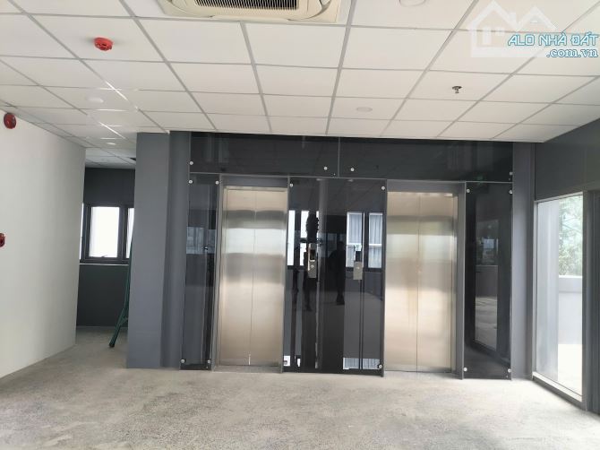 Cho thuê sàn văn phòng mặt tiền Phạm Ngọc Thạch Quận 3, DT: 200m2/ sàn, giá: 122tr/ sàn