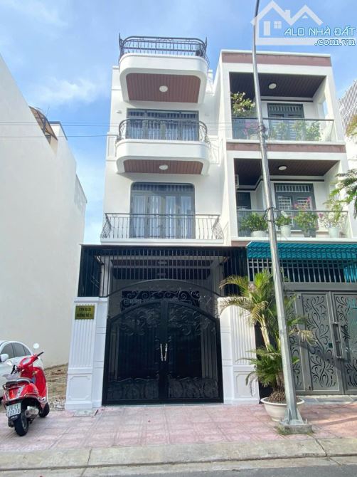Bán nhà 3 tầng có hồ bơi mini đường số 10 KĐT Hà Quang 2, Nha Trang. DT 80m2 giá 7,15 tỷ
