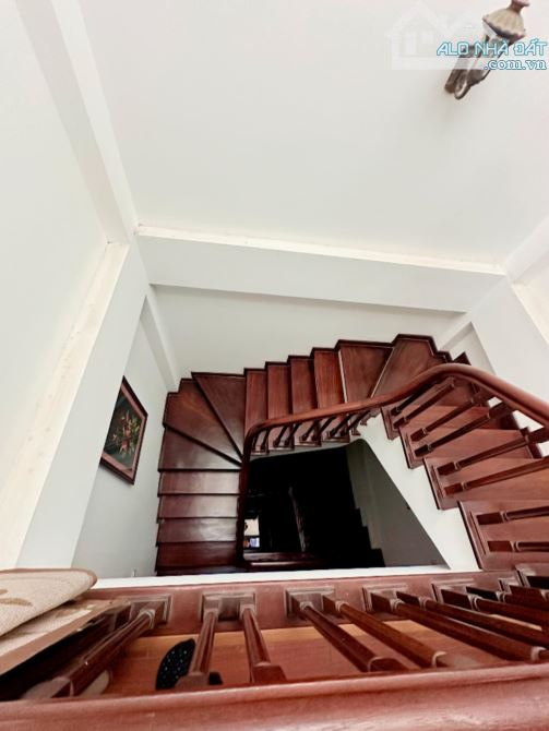 Nhà đệp ở ngay Nguyễn Trãi Thanh Xuân. Sổ A4 92m, 5 tầng MT5m5 Giá 35 tỷ Ô tô đỗ cửa ngày