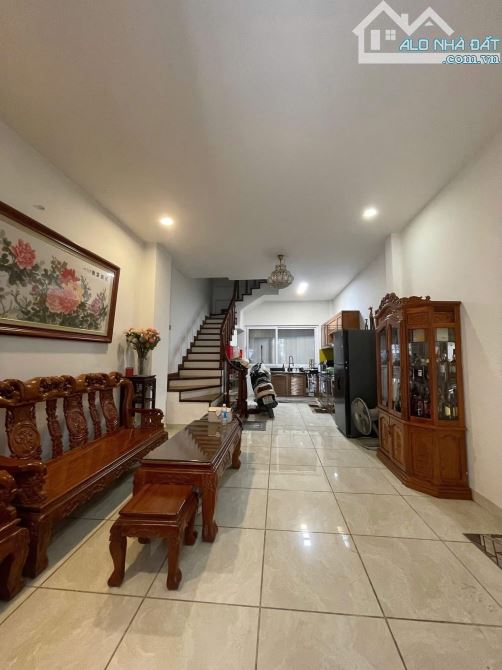 Bán Nhà Lạc Long Quân Tây Hồ-Oto Kinh Doanh Gần Hồ Lote-51m 5 tầng Mt 4m giá 17,6 Tỷ