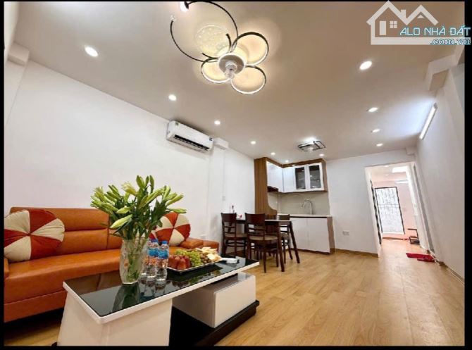 HÀNG HIẾM TẬP THỂ KHU BÁCH KHOA-KHU VỰC CỰC ÍT NHÀ BÁN-VỊ TRÍ ĐẮC ĐỊA - GIÁ RẤT ĐẸP