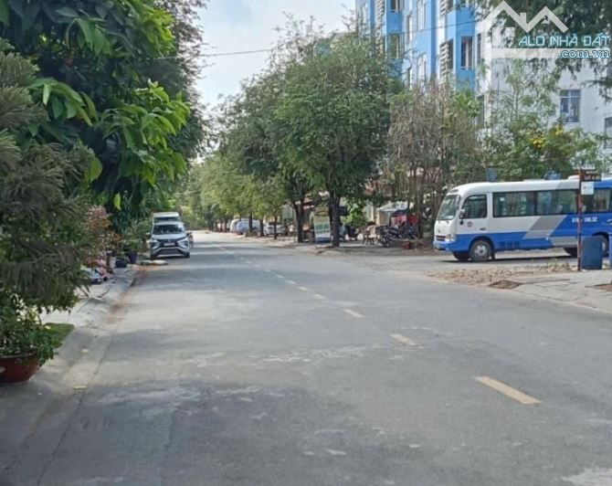 BÁN NHÀ KHU PHÂN LÔ, XE HƠI NGỦ TRONG NHÀ, NGAY LÝ PHỤC MAN CHỈ 5.6 TỶ