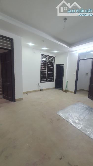 Bán nhà Hoàng Hoa Thám, 49m2, 5 tầng, 3 ngủ, giá 8.5 tỷ