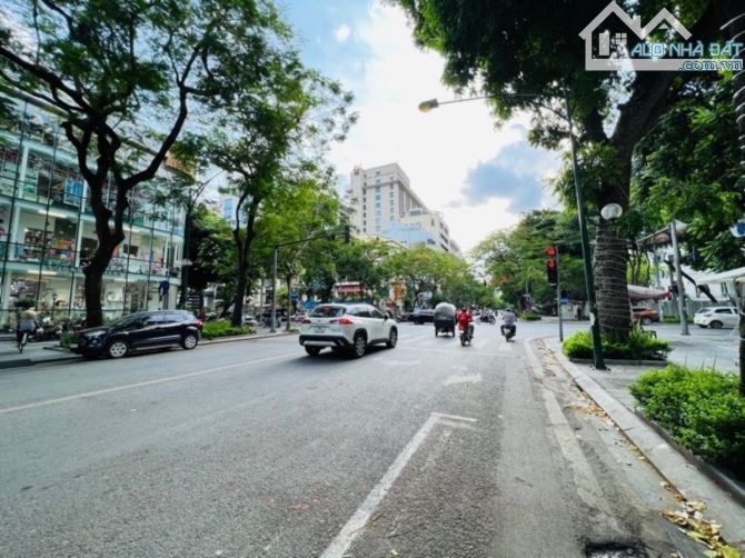 Mặt phố Lý Thường Kiệt cực đẹp 516m2, 2 tầng, mặt tiền 16m, 750 tỷ hiếm bán, full thổ cư