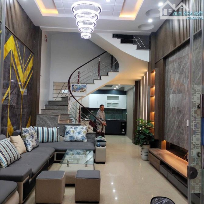 Bán nhà chợ Hàng, Lê Chân. 2,79 tỷ, 3,5 tầng,40m.