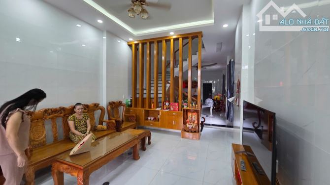 Giá 4,5 tỷ. Bán nhà 2 lầu hoàn thiện mặt tiền đường F5 Bửu Long 3, tp Biên Hoà.