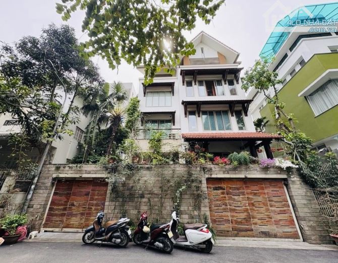 Biệt Thự Vườn Đào Quận Tây Hồ, 236m2 6 Tầng Thang Máy, View Vườn Hoa, 129 Tỷ