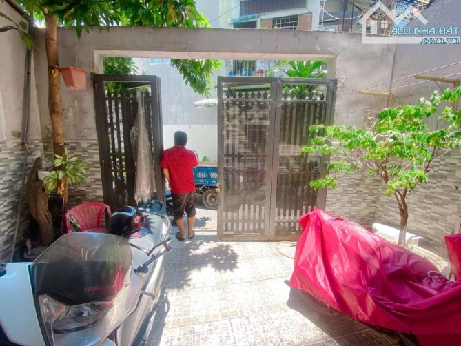 BÁN NHÀ PHỐ HXH, KẾ BÊN BÀU CÁT,DIỆN TÍCH RỘNG, 5 PHÒNG NGỦ – 95M² – GIÁ CHỈ 11 TỶY