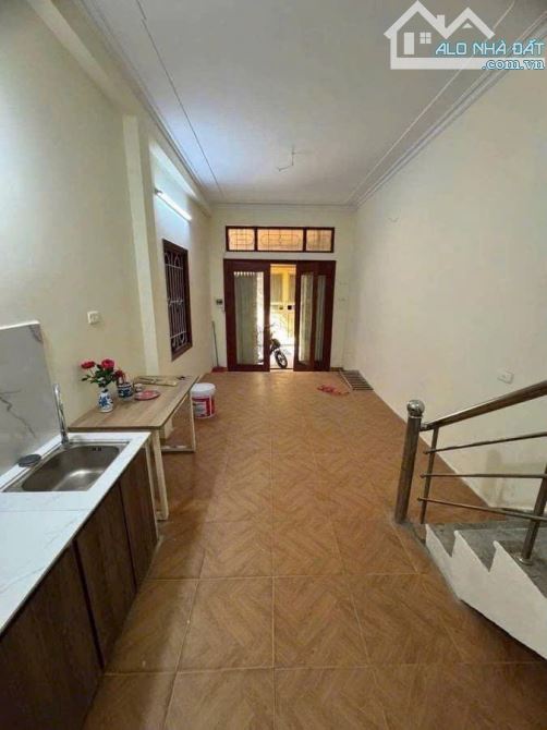 Bán nhà phố Tân Mai: dt 28m, 4tầng, mt 3m. Giá 2.2 tỷ