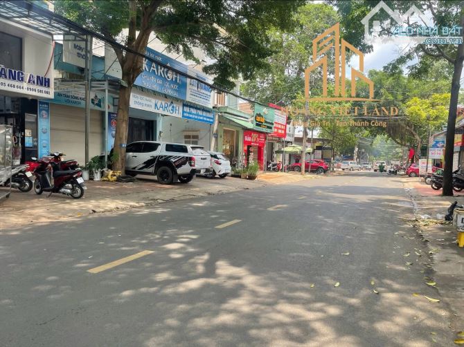 MẶT TIỀN LÊ THỊ HỒNG GẤM 5,37x43m GIÁ 8,5 TỶ