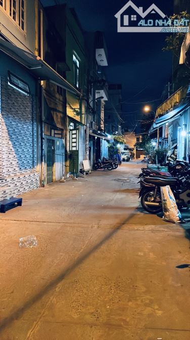 (469) GIÁ GIẢM CÒN 6,2ty. * Ngay ngã tư Tô Hiệu, Hoà Bình, Tân Phú, giáp Q11. * Doanh thu