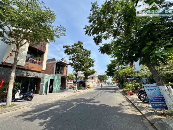 Bán 3 lô đất liền kề 300m (15x20) mặt tiền đường Hoàng Bình Chính gần UBND phường Hoà Hải