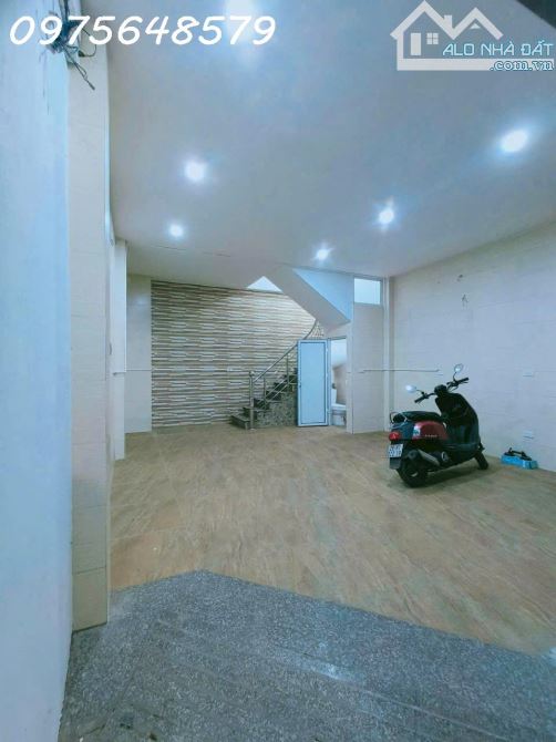 Bán nhà ngõ Chợ khâm thiên 45m 6 tầng khép kín Gần phố Giá tốt