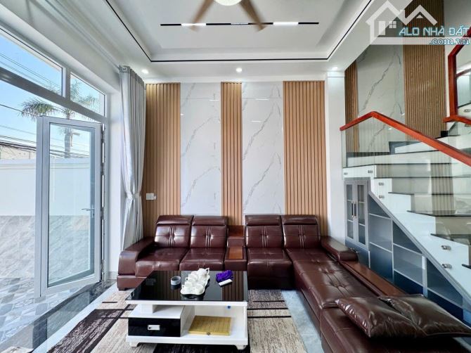 Chính Chủ gởi bán căn nhà 1 trệt 1 lầu 145 m2 SHR thổ cư mặt tiền đường hoàng minh Chánh