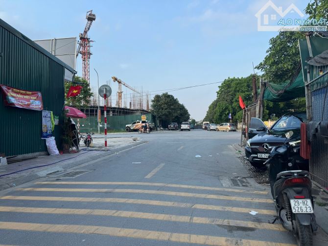 Chính chủ cần bán gấp mảnh đất tặng nhà cấp 4 đang cho thuê mặt phố Mai Phúc, Phúc Đồng