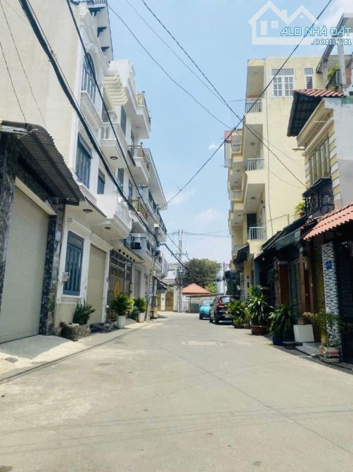 NGAY HIỆP THÀNH CITY 95M2 3 LẦU 4PN  SÂN ĐẬU XE HƠI TẶNG FULL NỘI THẤT