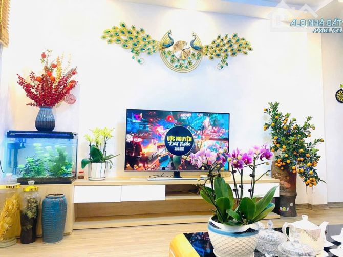 Định Công Thượng, Hoàng Mai, 42m² × 5 Tầng, Nội Thất Hiện Đại, Nhỉnh 8 tỷ.