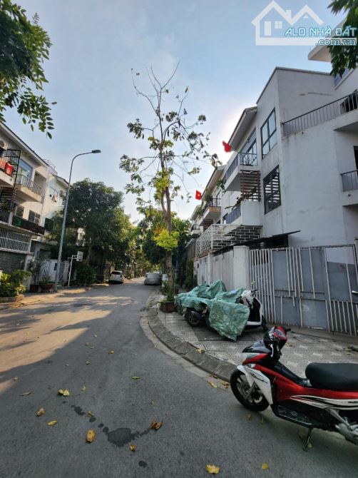 Bán nhà KĐT Xuân Phương, 104m2, Giá 21.8 tỷ