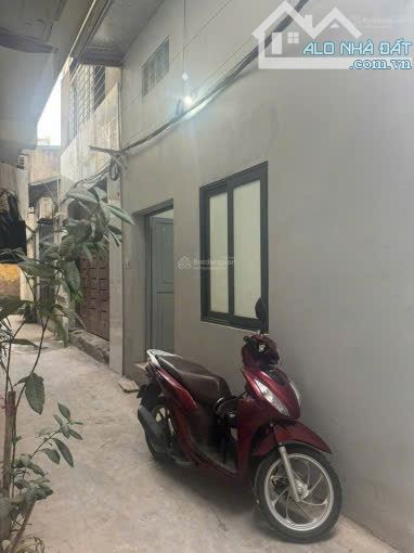 Bán nhà ngõ 161 Dương Văn Bé, Vĩnh Tuy, Hai Bà Trưng, 33m2, ngõ thông, ra phố 20m