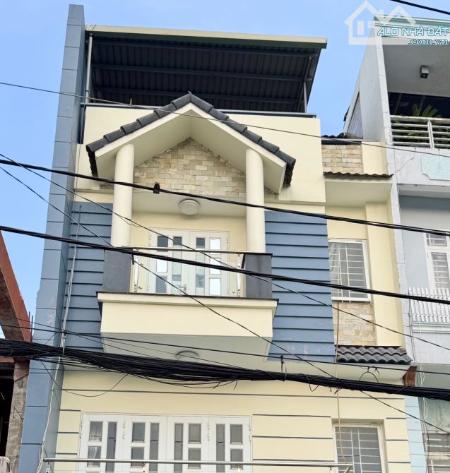 NHÀ MẶT TIỀN QUẬN 2 - 4 TẦNG - ĐƯỜNG LỚN THÔNG - SÂN ĐẬU XE HƠI 25M2