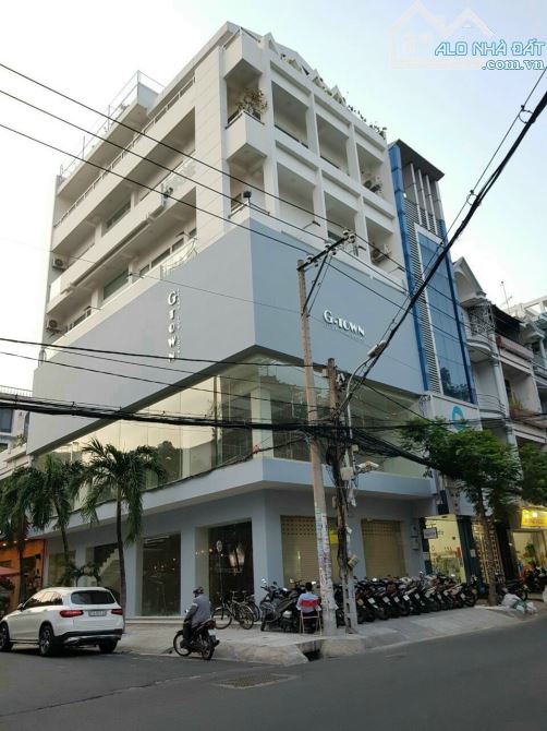 Bán tòa khách sạn mặt tiền VIP khu Sân Bay. 13m x 30m nở hậu. Hầm 7 Tầng. HĐT 400tr/th.