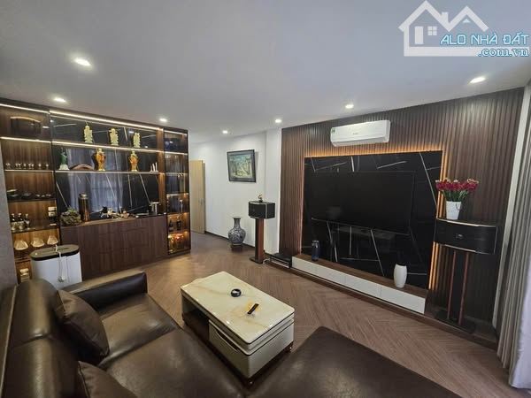 BÁN NHÀ MẶT TIỀN, NGAY CHỢ CẦU MUỐI Q1 - 4x8m, GIÁ 4.95 TỶ