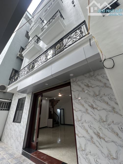 Bán Căn Nhà Phố Ngọc Trì 5 Tầng Mới Tinh Thông Thoáng Gần Oto