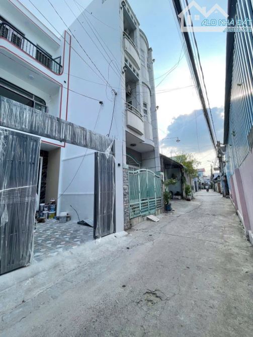 Bán nhà 2 lầu P.Tam Hoà Ngay GX Bùi Thái,  Gần Chợ Tam Hoà .