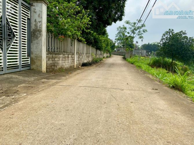 Chủ nhà cần tiền bán đất tặng nhà vân hòa Ba Vì Hà Nội  608m2 _ 150m2 thổ cư _ giá 3,5 tỷ