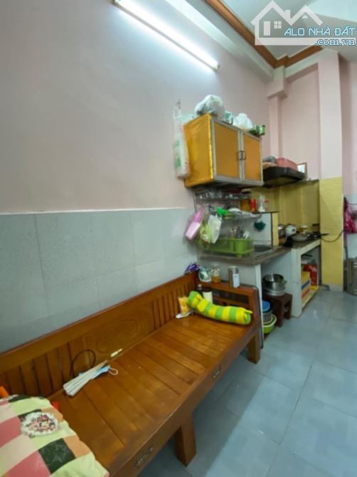 Bán Nhà Cách Mạng Tháng 8, 4 tầng kiên cố, gần mặt tiền, giá 4.85 tỷ.