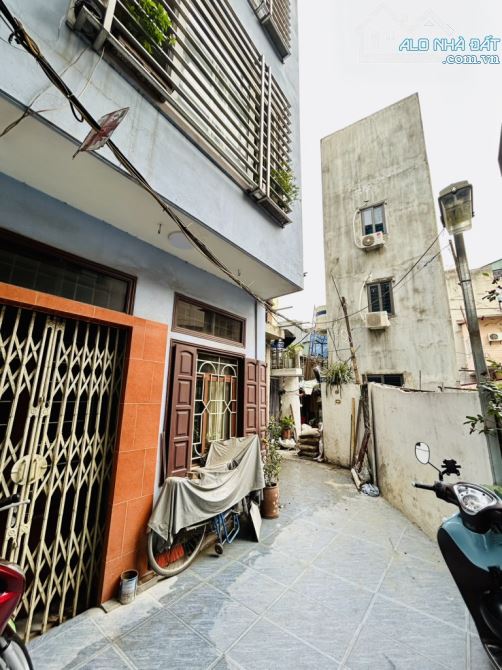 Bán nhà Dương Văn Bé, ngõ cực nông, ô tô đỗ cổng, trước nhà thoáng DT30mx5TxMT3,1 -7,9 tỷ