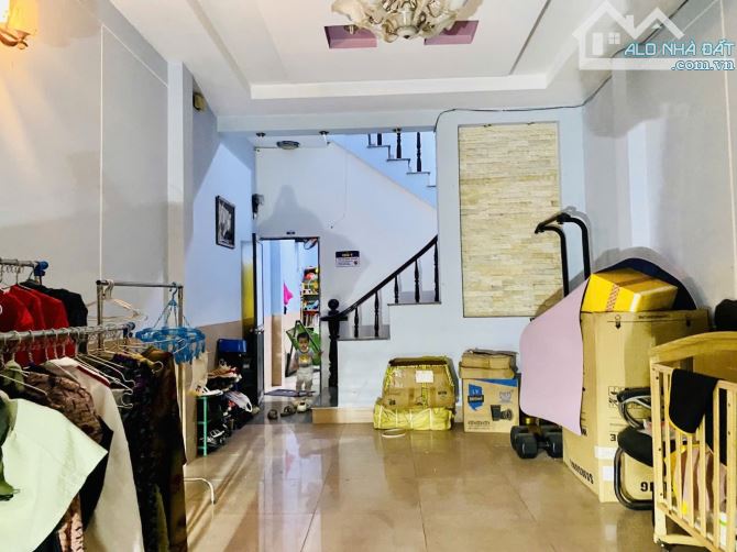 NHÀ 4 TẦNG 260M2 (11.3X24.5) 25 Phòng CHDV Dòng tiền 60tr/th HẺM 1/ XE HƠI TRÁNH
