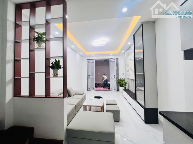 CẦU GIẤY 35 M2/ 5 TẦNG/ MT3,6 / 7,68 TỶ