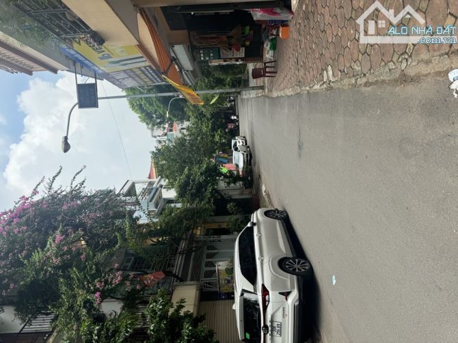 Nhà đẹp, gần phố, sổ phân lô liền kề- giá cắt lỗ- 83m- 4 tầng- mặt tiền 4,1m