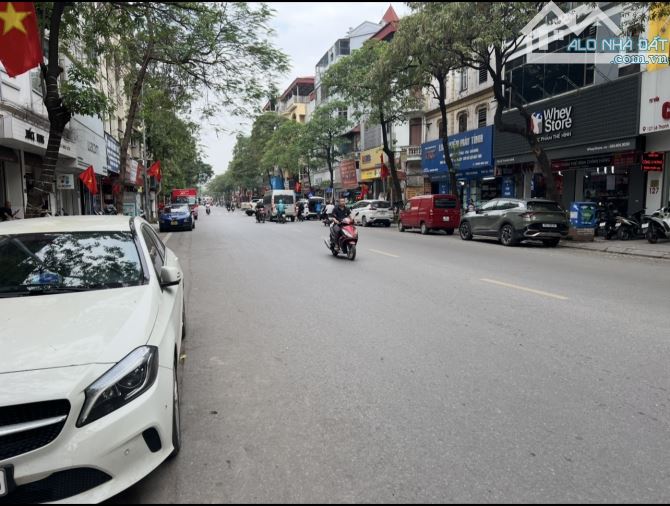 Bán nhà mặt phố Lê Thanh Nghị - Kinh doanh ngày đêm - 450m2 - Thang máy xịn. Giá: 280 tỷ