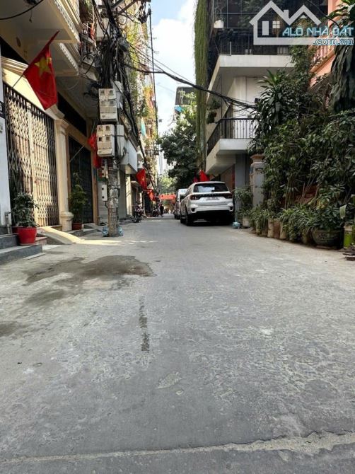 Bán nhà 6 tầng mặt phố Lê Quý Đôn 40m2. Giá 13.5 tỷ. Full nội thất có thang máy