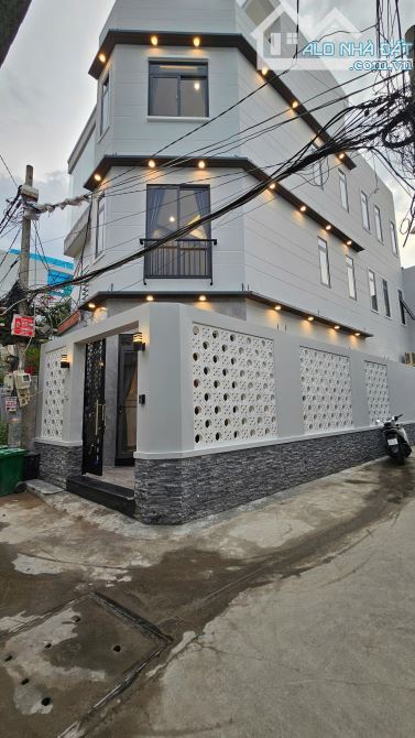 Bán nhà mới đẹp 3 lầu Phạm Hữu Lầu, Quận 7, Dt 4x15m. Giá 6,45 tỷ