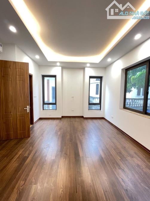 Láng - 1 nhà ra phố, nhà mới kính coong - 62m*5T - 12 Tỷ - Không đăng ảo