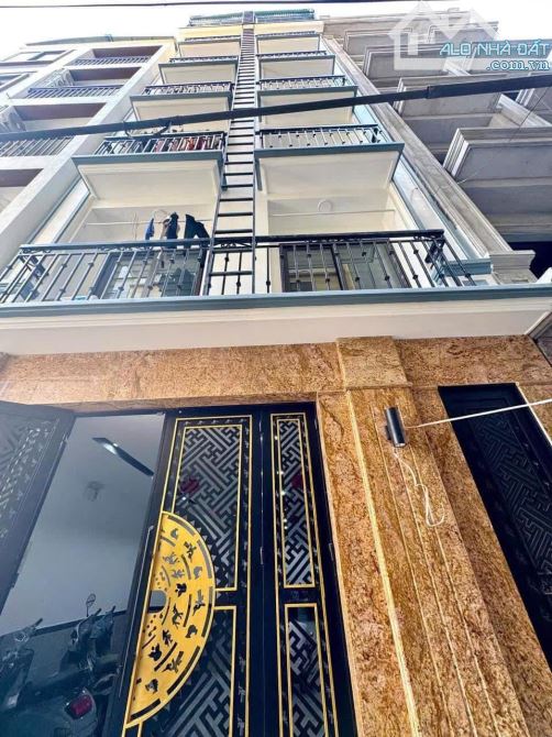Toà CCMN 7T phố Láng Hạ - 45m2 - 10PKK - Dòng tiền 50tr/tháng - giá 10.9 tỷ