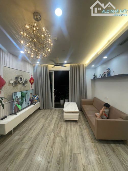 Bán căn 3PN+2WC tầng 37 toà S3 Seasons Avenye. Căn góc 95m2 Giá 7.7 tỷ. Full nội thất