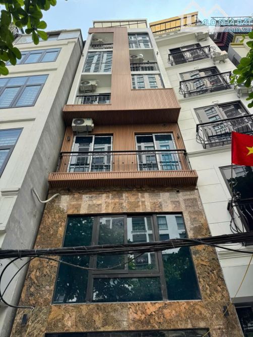 Bán nhà 8 tầng mặt phố Cự Lộc, doanh thu 110tr/ tháng. giá cỉ 28,5 tỷ