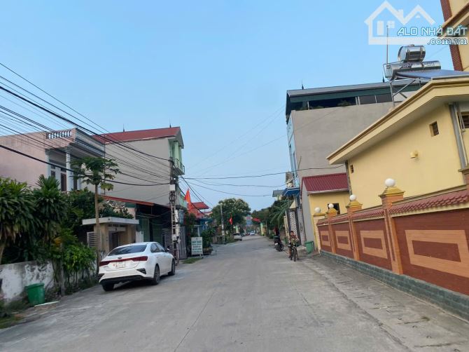 Bán lô đất 119m full thôt cư mặt đường trục chính kinh doanh Quảng Hội - Quang tiến