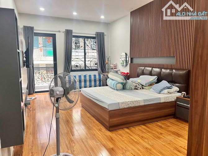 CẦN BÁN NHÀ ĐẸP – HẺM XE HƠI 10M – TRUNG TÂM QUẬN 3 DT: 4x16 KC: Trệt 2 Tầng GBans15,2 Tỷ