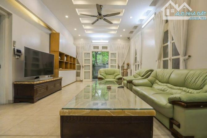 Bán biệt thự Ciputra – 230m², mặt tiền 10m, gara rộng – Vị trí VIP , sổ đỏ chính chủ